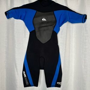Boys quicksilver surfing skim boarding wetsuit rashguard  10 blue and black NWOT